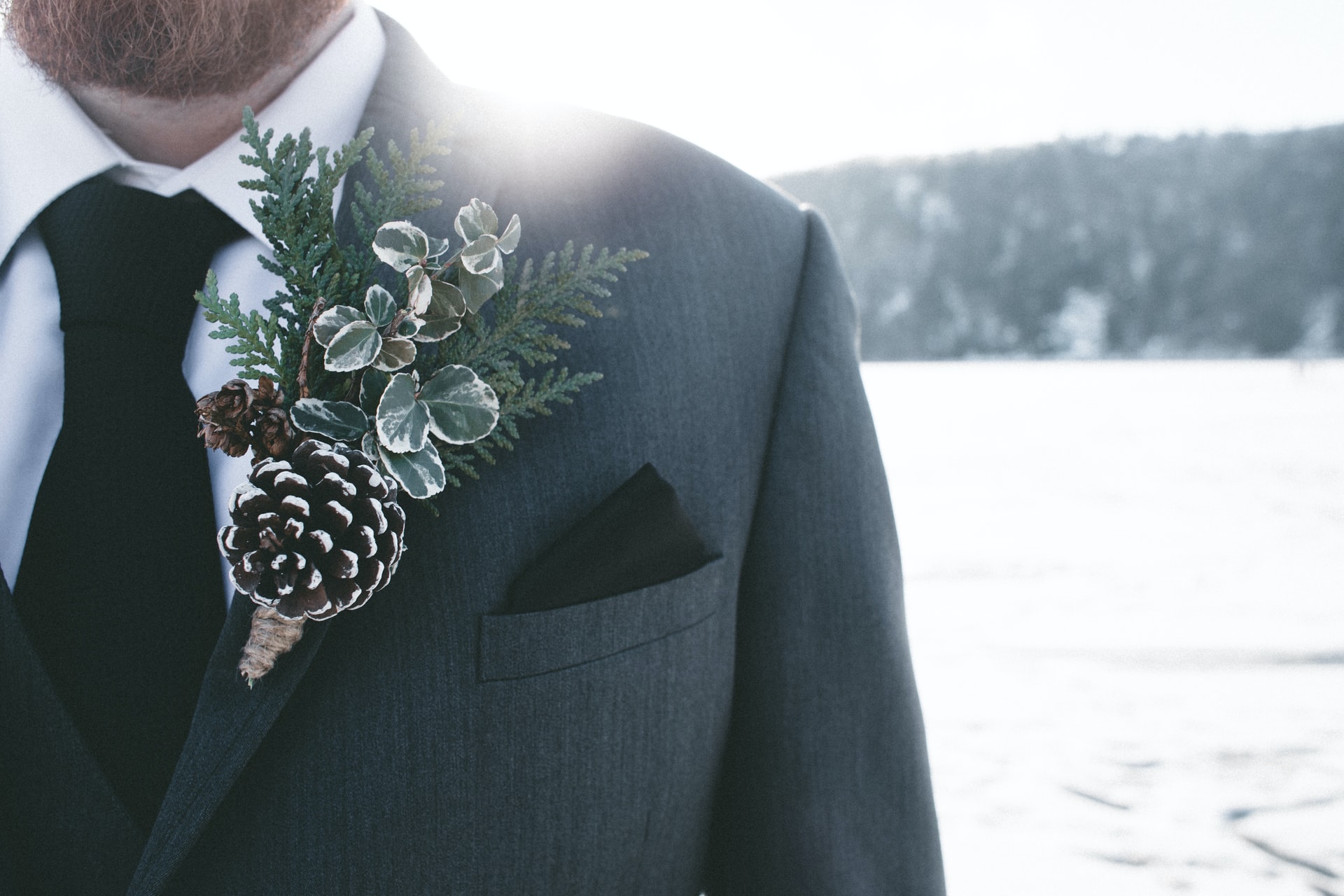 Zimowe dodatki ślubne – podpowiadamy, na które warto postawić