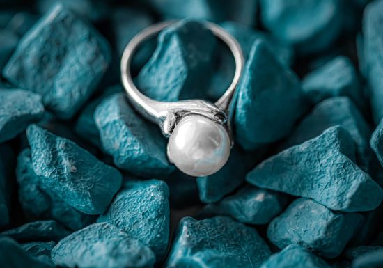 Najpiękniejszy pierścionek zaręczynowy? Sprawdź najgorętsze trendy!