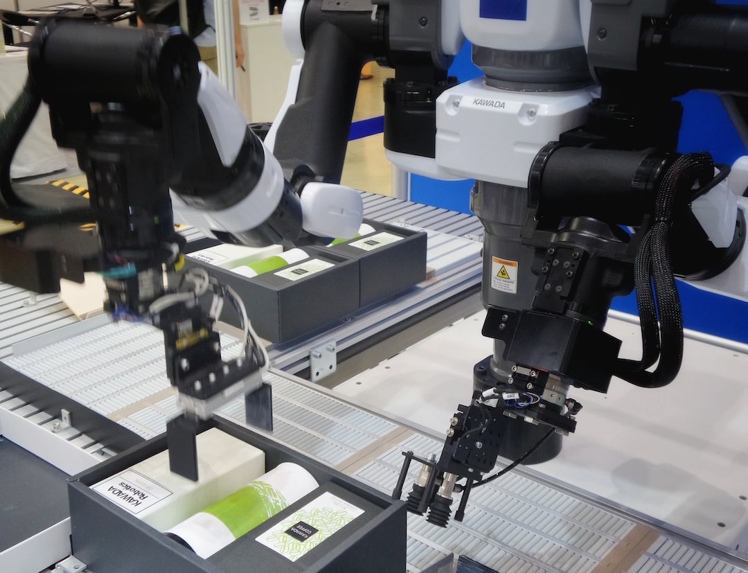 Usprawnianie produkcji za pomocą nowoczesnej technologii cobotów: Przegląd możliwości i korzyści